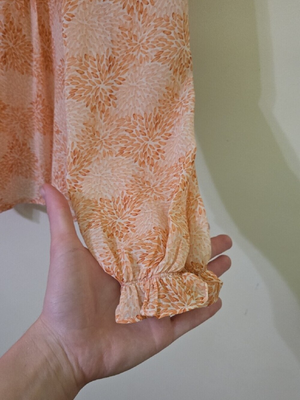 Melloday Peach Floral Pleated V-Neck Top - Picture 3 of 6
